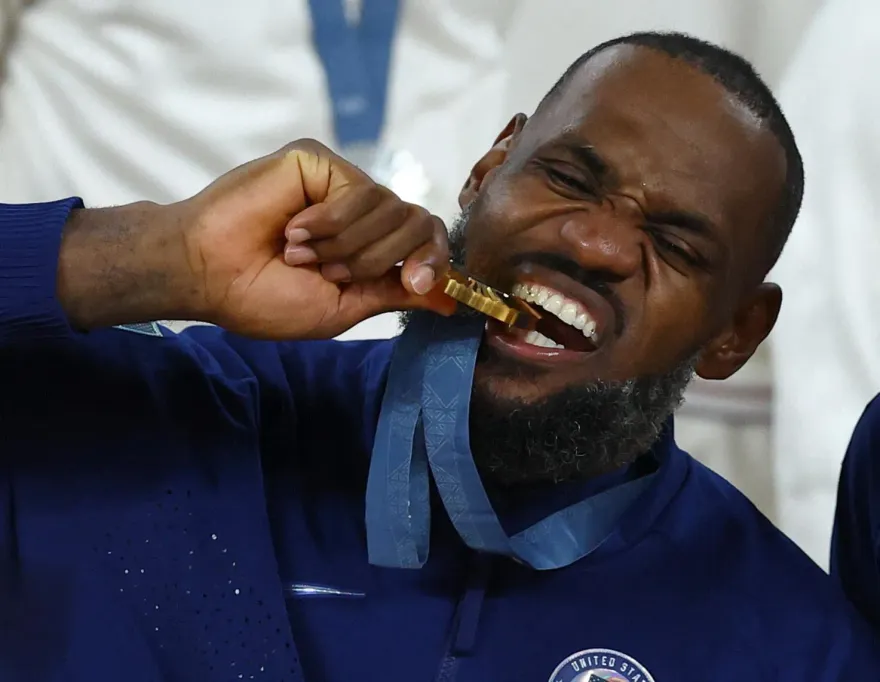 GOAT！詹皇率美國隊5連霸榮膺MVP　狂讚柯瑞、杜蘭特神級表現
