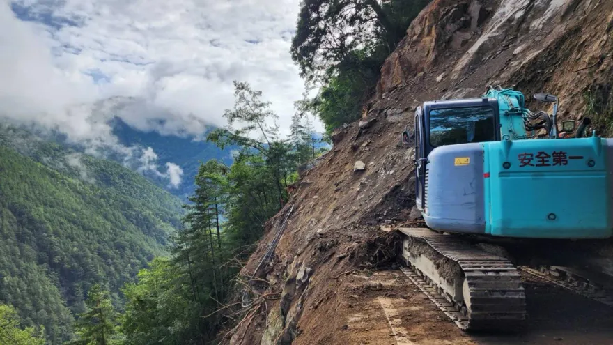 影/台8線谷關榮興路段「連日大雨＋地震」邊坡崩坍　梨山往大禹嶺方向阻斷