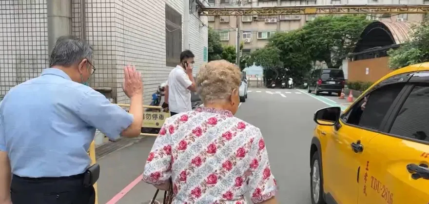 剛被質疑130筆「幽靈計程車」　就有運將向柯文哲喊加油