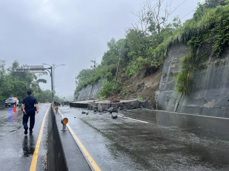 快訊/「核級雨彈」轟炸台南！24小時降雨破200毫米　182線擋土牆崩整片