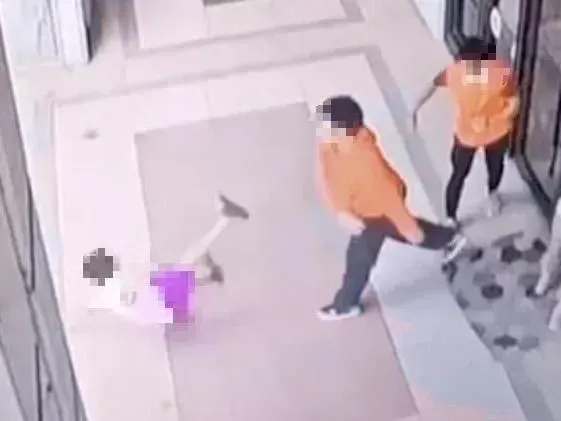 影/新竹恐怖才藝班！主任多次把男童「拖出教室重摔」害頭受創全身傷