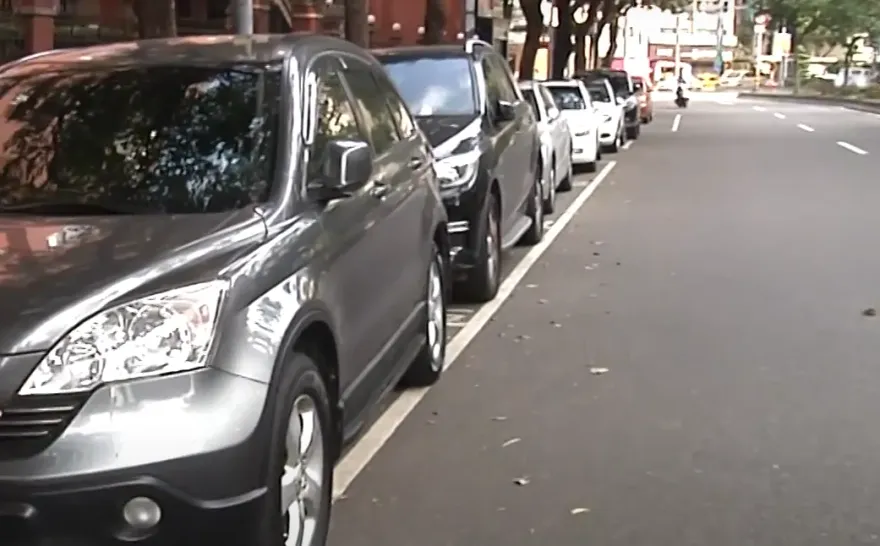 南韓網紅Judy台灣開車驚見「一路違停」　真相竟跟「颱風天」有關