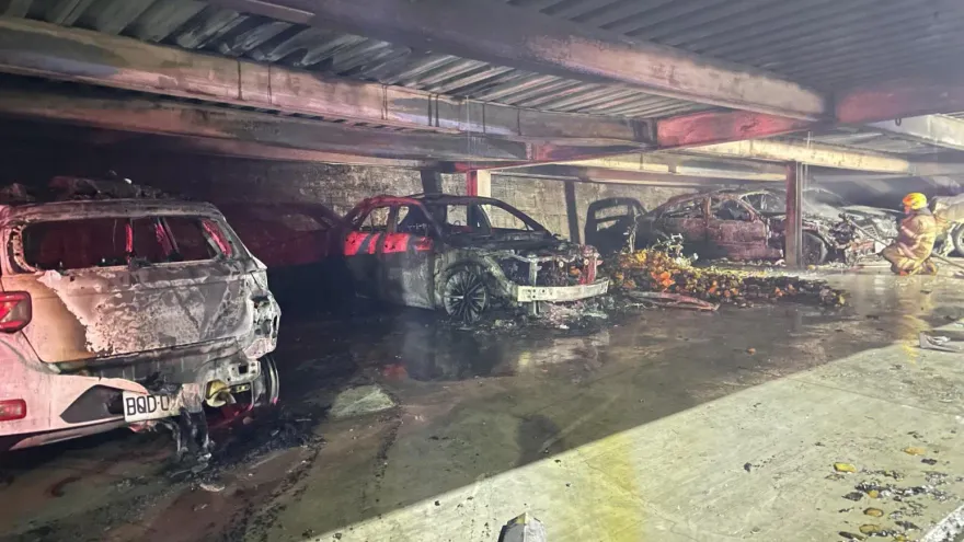 快訊/七月半惡火！台南宮廟停車場遭祝融　金紙助燃多輛名車毀損失數百萬起跳