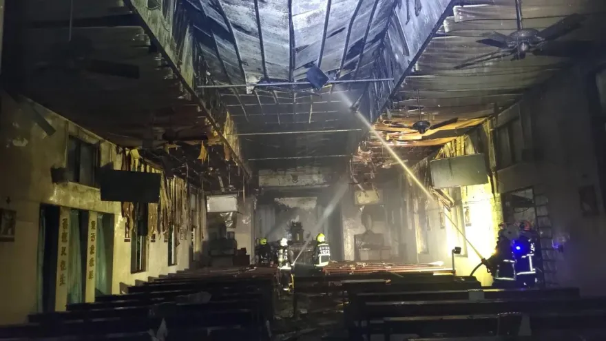 快訊/台中豐原天主堂七月半大火　更衣室、音控室起火一片焦黑