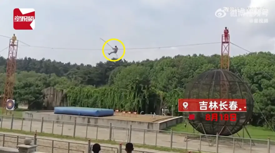 影/陸雜技演員高空走鋼索墜地「生死未卜」　知情人爆料：有人擅換保險繩
