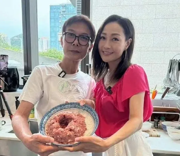 錢小豪現身直播骨瘦如柴　黃秋生憂心喊話...好友證實下月有「行動」