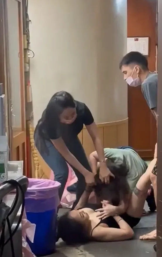 影/2越南女鬥毆！衣衫不整闖台中「老雪花齋」　不知內住武林高手