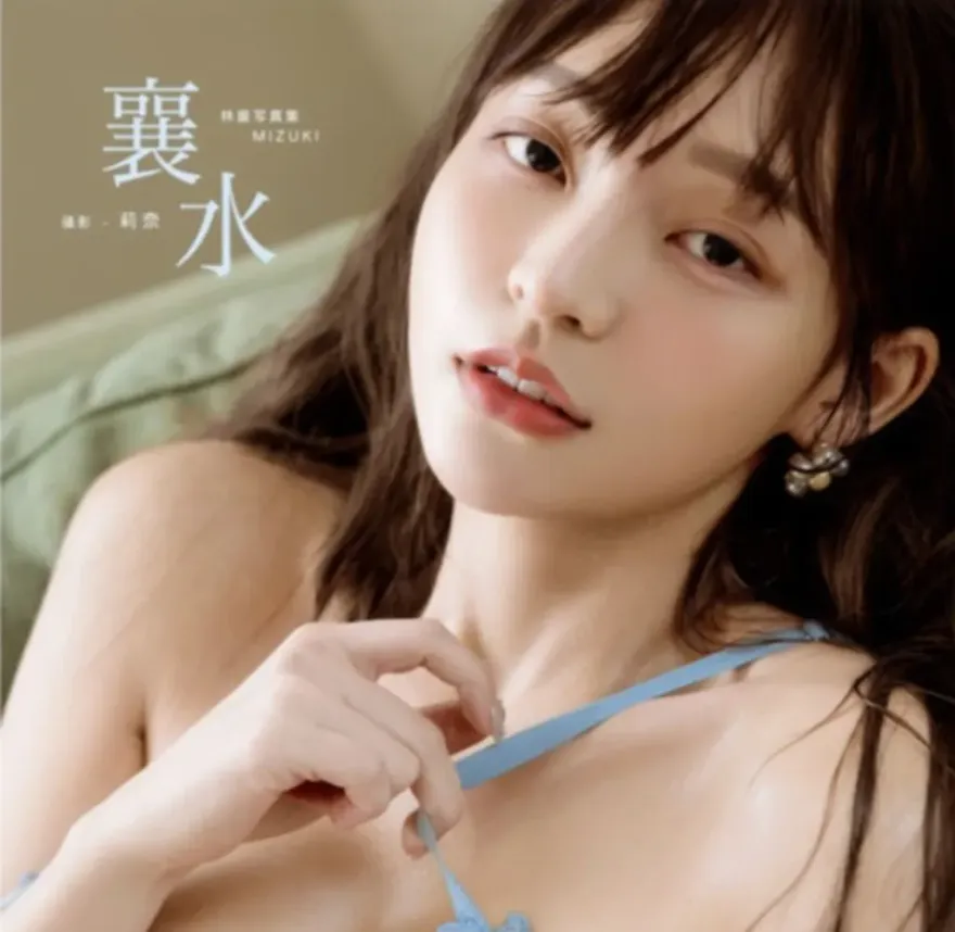 粉絲敲碗！林襄台版寫真集公開　多2兩套造型「網噴鼻血嗨翻」
