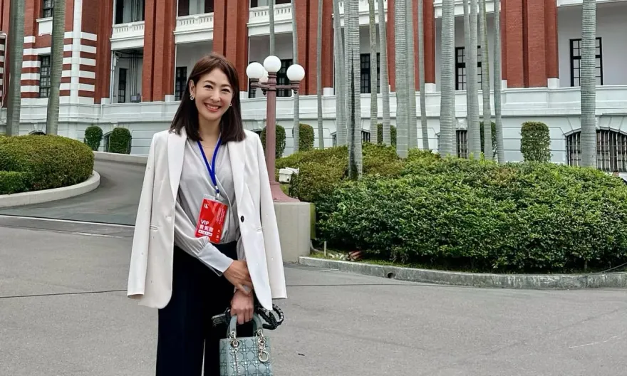 才接下台北101董座！賈永婕出門慘遇「累屎」突發狀況　好友到場救援