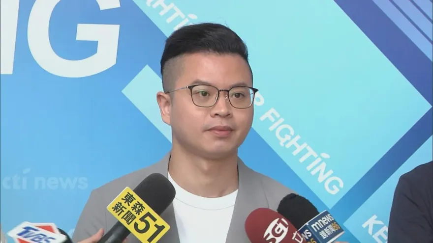 林靜儀出席春酒台上高歌稱是工作　凌濤再轟：官僚無藥醫