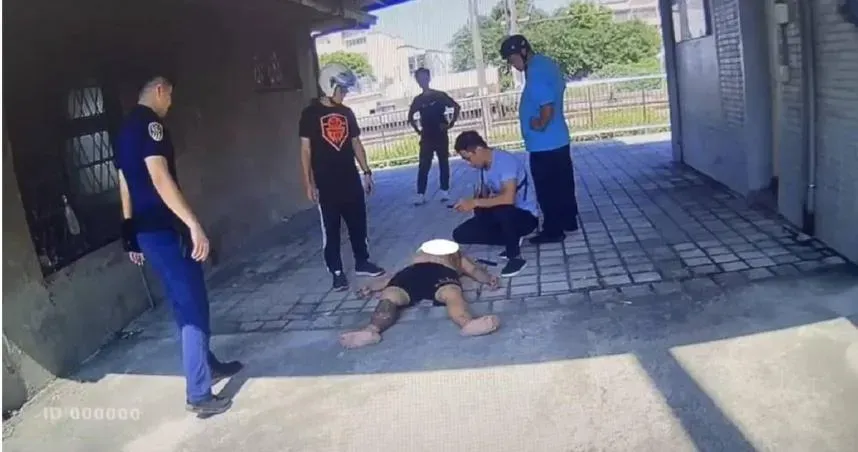 台中大甲站內褲男入侵鐵軌！看到警狂奔翻牆「以為遭通緝」