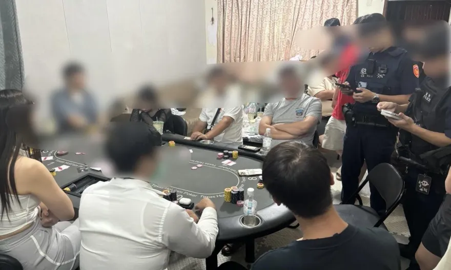 影/德州撲克賭場隱身老舊民宅　時薪5百聘168長腿辣妹荷官吸客