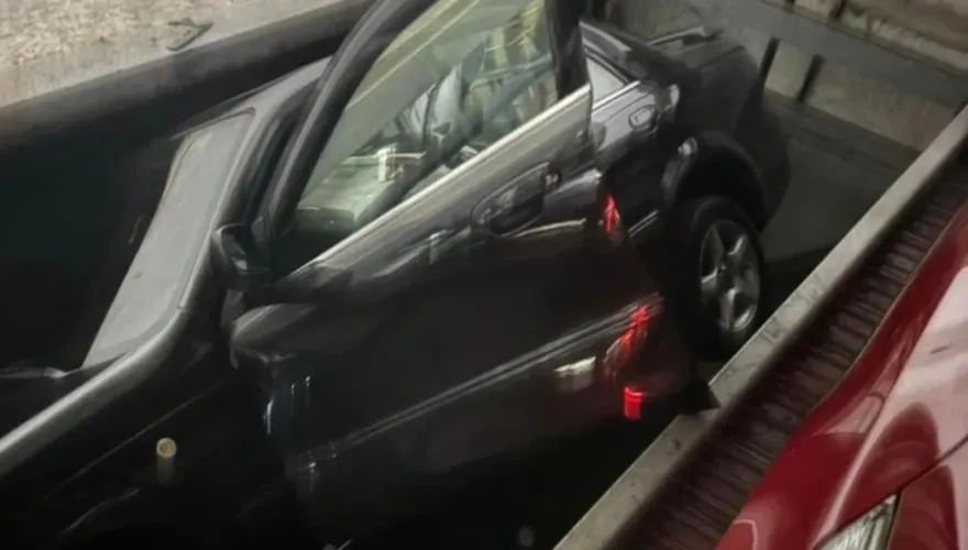 影/男住戶按下啟動鍵！台南機械車位卡住　她和狗受困變形車內