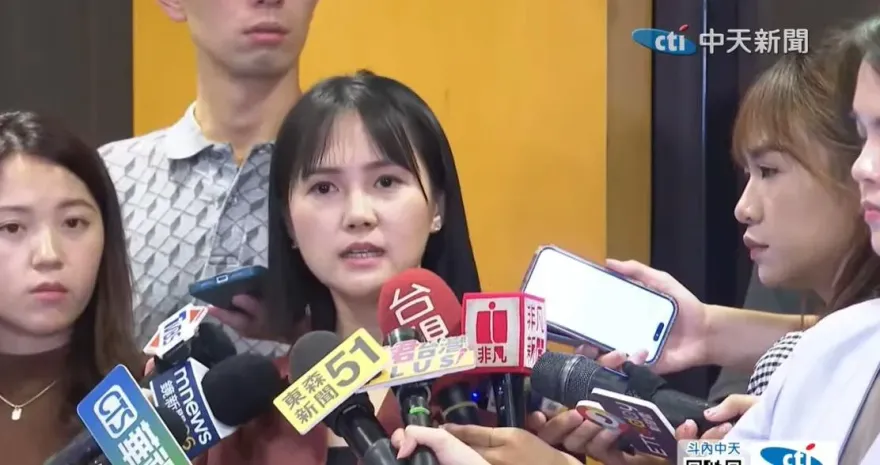 去年選舉誰像哈巴狗一樣貼在柯文哲後面？吳怡萱嗆爆鍾小平：欠告還欠罵