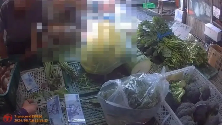 影/鍥而不捨！暖警「關鍵連號」巧破千元鈔糾紛案　老嫗泣謝媽祖顯靈
