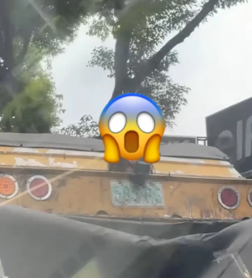 影/「我會盯著你」！垃圾車尾掛「超猛吉祥物」還會飄　網友嚇到笑：半條命都沒了