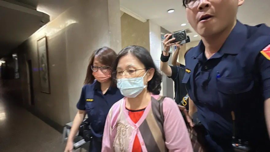 影/北檢複訊3hrs請回！彭振聲妻子神情疲憊搭小黃閃離