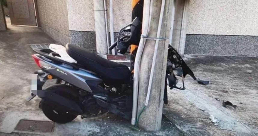 詭異奪命！台南阿北騎車「衝進2根電桿窄縫」斷魂　機車龍頭被夾爛