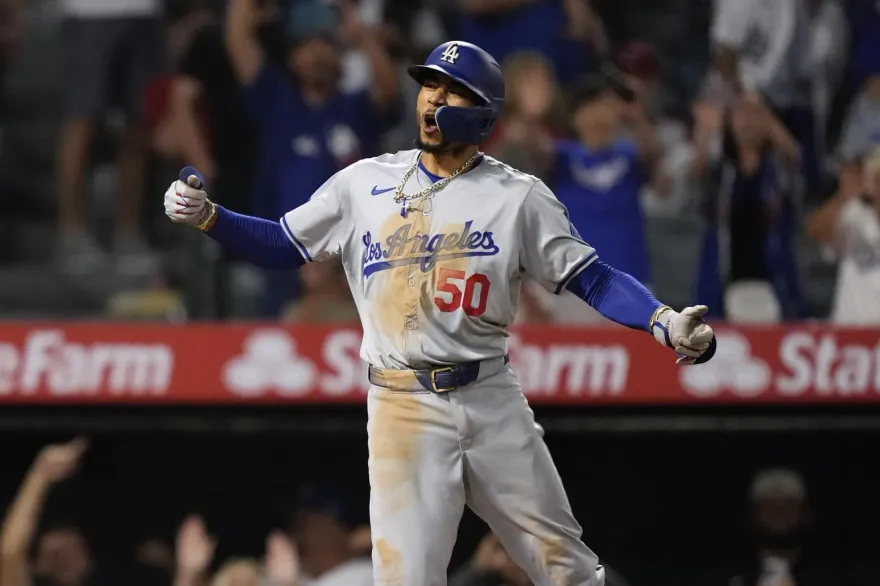 影/大谷翔平重返天使主場延長賽遭敬遠　下一球貝茲夯3分砲助道奇勝出