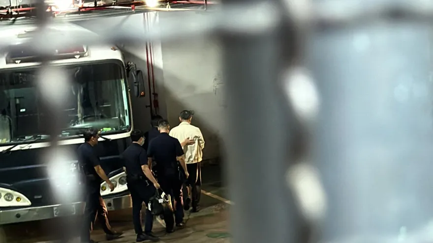 柯文哲遭收押禁見上銬上囚車　國民黨：盼司法依事實證據辦案
