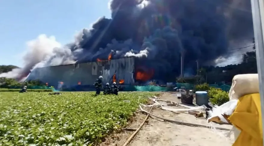 快訊/北市社子島工廠火警全面燃燒　廠內存放大量酒精警消灌救中