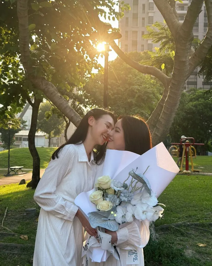 女女戀交往5年結婚了！YTR阿卡貝拉甜蜜登記畫面曝　她告白「一輩子珍惜妳」
