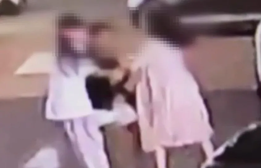 不滿女兒談戀愛成績下滑！韓國母親躲電線桿「持刀砍殺」少年致重傷