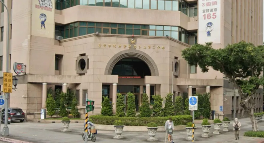 快訊/北市女警疑遭長官言語霸凌　爬分局頂樓「看風景」被勸下