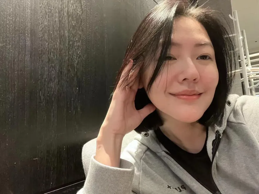 小S現身信義區！被粉絲遞酒1動作回應　網狂讚：不虧是國際巨星
