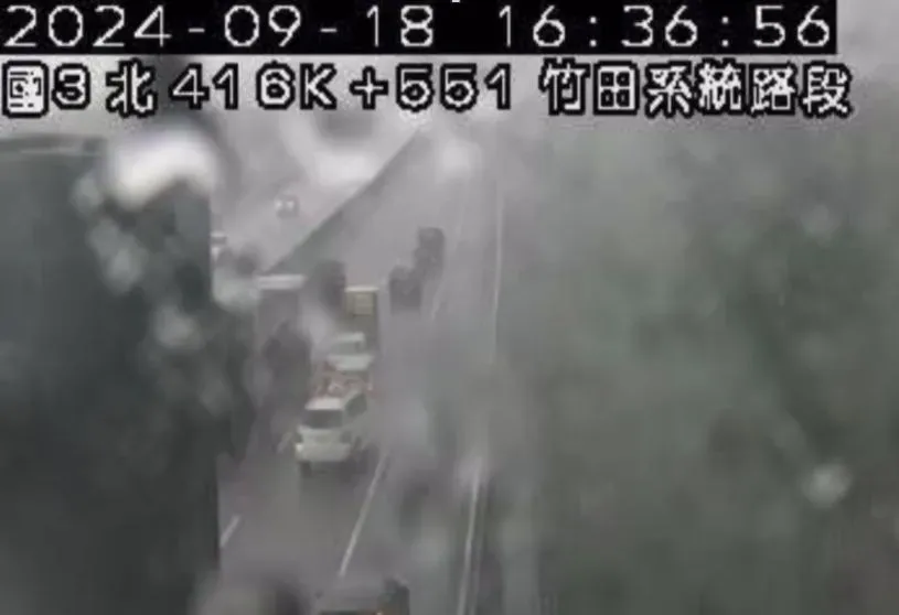 快訊/重大車禍！國3北上竹田段大雷雨驚傳「7車追撞」　傷亡數尚不明