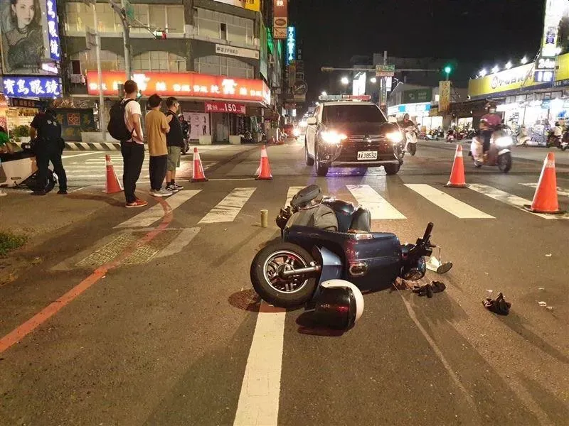 回不去了！女子從台南騎車欲返高雄老家　擦撞休旅車送醫不治
