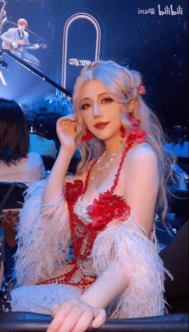 影/萬人圍觀！陸正妹蘋果4s「被鎖十年」終解鎖　再度見到「牠」秒淚崩