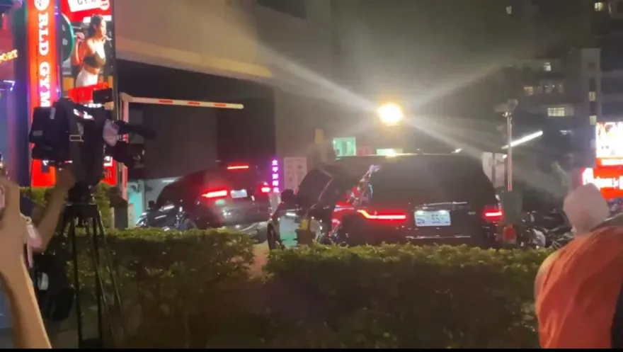 快訊/蕭美琴返家了！住處旁警開3槍逮慣竊　車隊迅速開進地下室畫面曝
