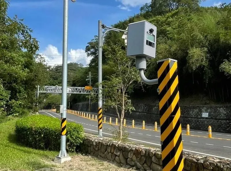 駕車出遊小心這支！10/1起苗栗台3線測速桿「再+3」　重兵部署降事故