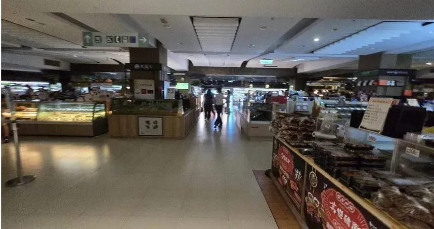 快訊/天母SOGO百貨公司驚傳停電！　顧客摸黑行走...現場狀況曝
