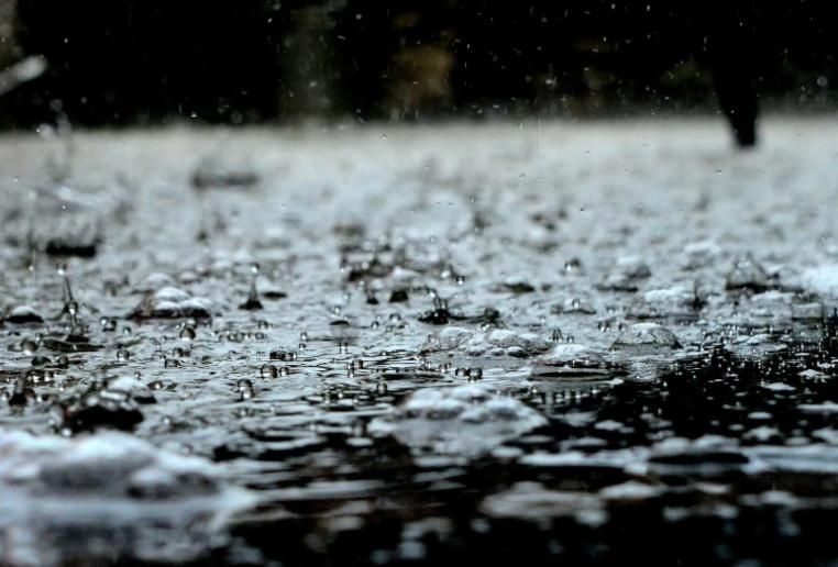 防水外套是智商稅？紡織業者曝跟雨衣最大差別