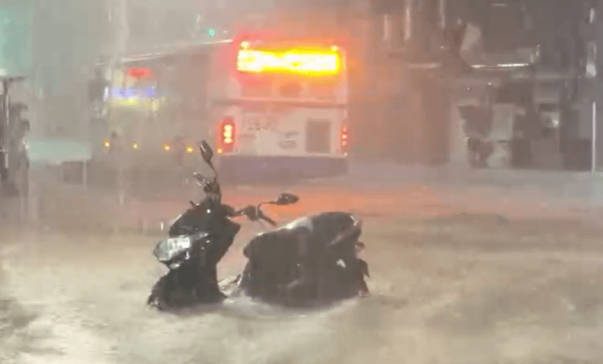 國家警報響！雷雨轟台中、南投到傍晚　頭汴坑溪防暴漲