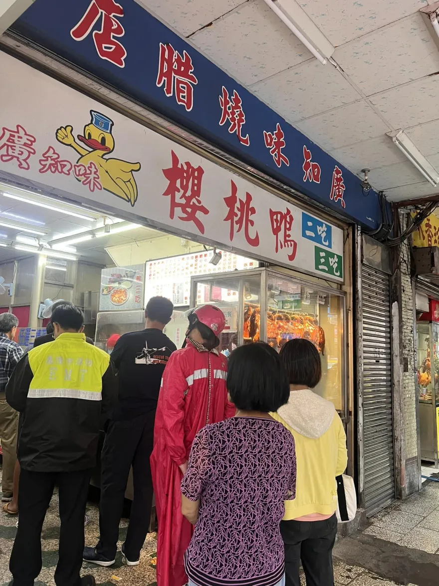 消防員穿制服買燒臘…一口氣訂15個！他怒公審人家　反被噴：我們也是媽生的