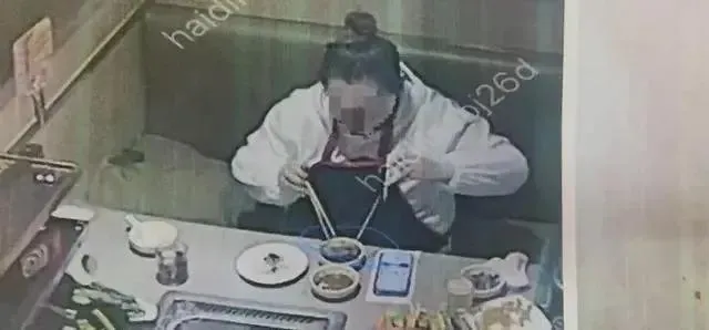 「朝碗放死蟲」監視器全都錄！北京女6度敲詐海底撈被逮　賠錢還得坐牢
