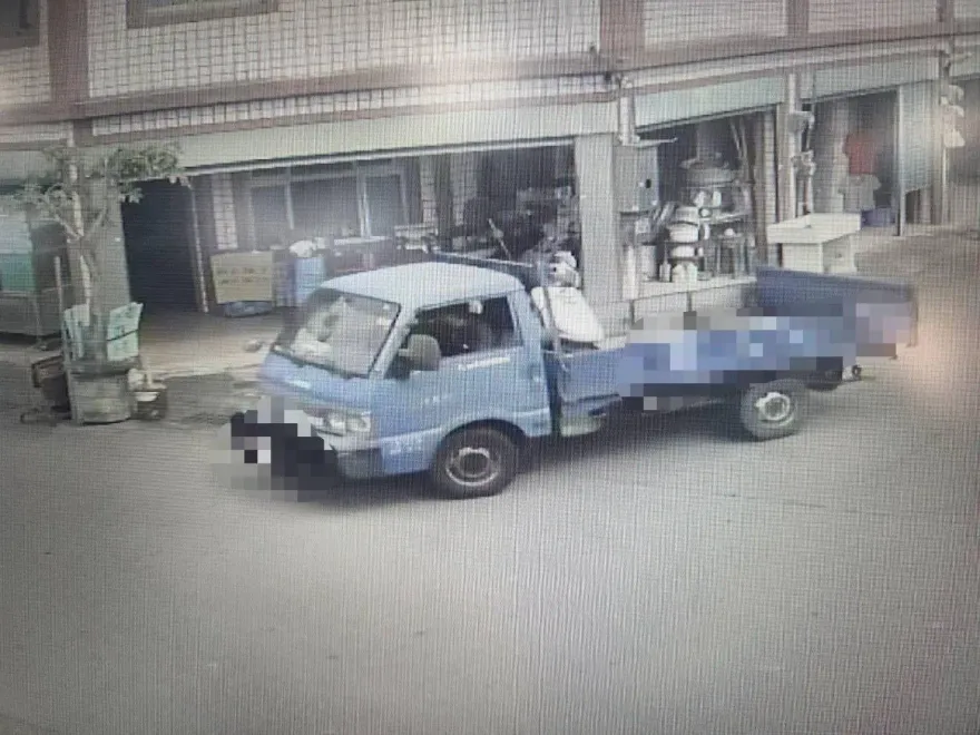 天兵貨車駕駛闖禍！業者搞烏龍拖錯機車　載返回收場拆解慘淪廢鐵