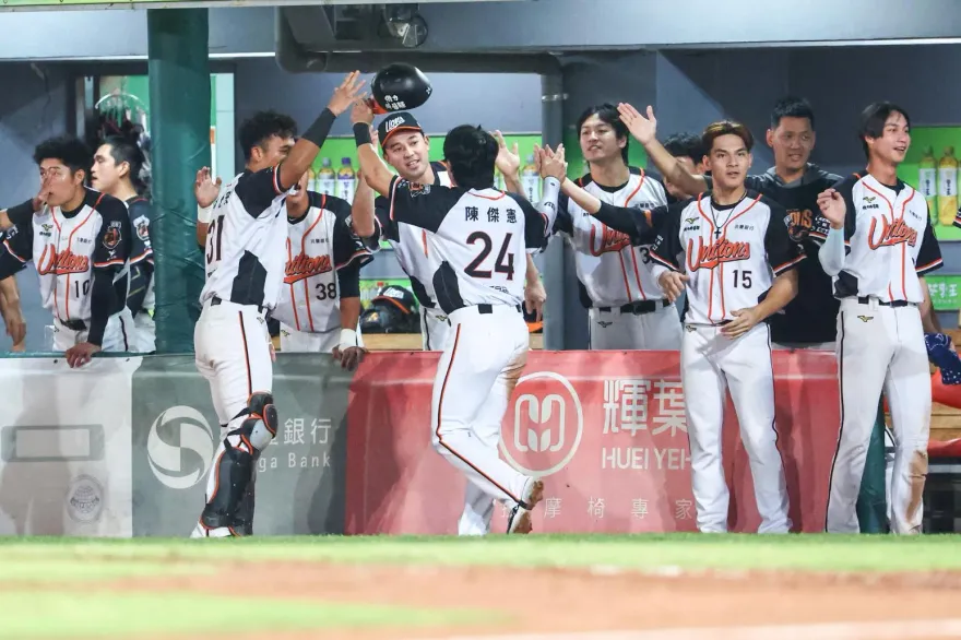 全場15安打火力全開！統一獅8比5淘汰樂天桃猿　闖台灣大賽對決中信兄弟