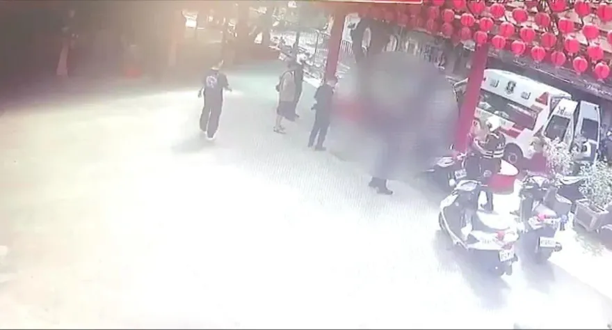 新北酒空男宮廟前罵街！88歲老學長聽不下去　竟數刀把人砍進醫院