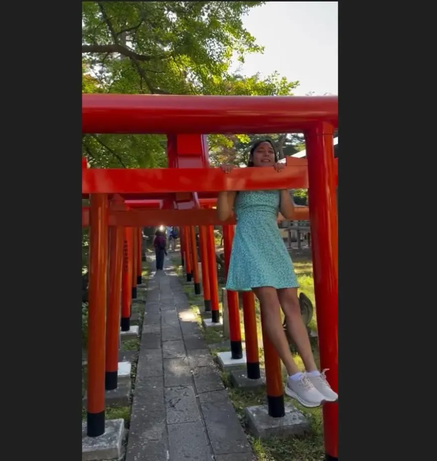 影/神社「鳥居」吊單槓！智利體操正妹慘遭日網友炎上　急拍片謝罪