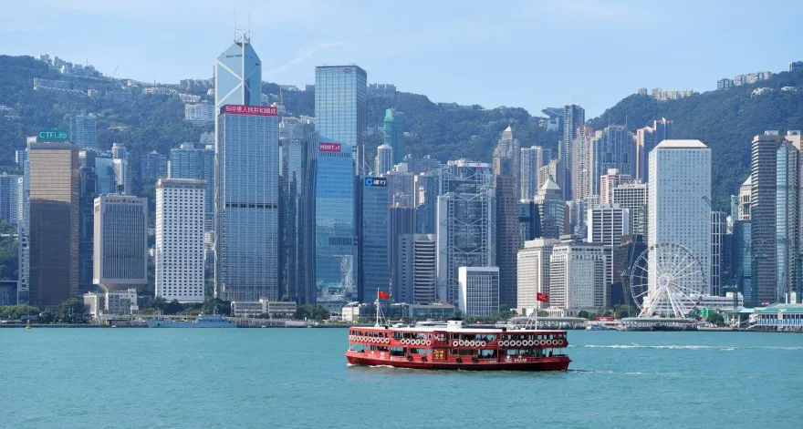 在馬桶上做飯！港府將出手整頓沒窗沒廁所狹小「劏房」