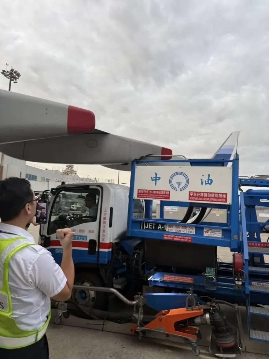 快訊/華航桃園機場「班機遭撞擊」！加油車駕駛誤判高度釀機翼受損　官方緊急回應了