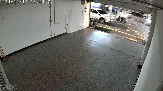 快訊/根本閃不掉！北市內湖15歲無照男撞死3人　恐怖瞬間新視角畫面曝