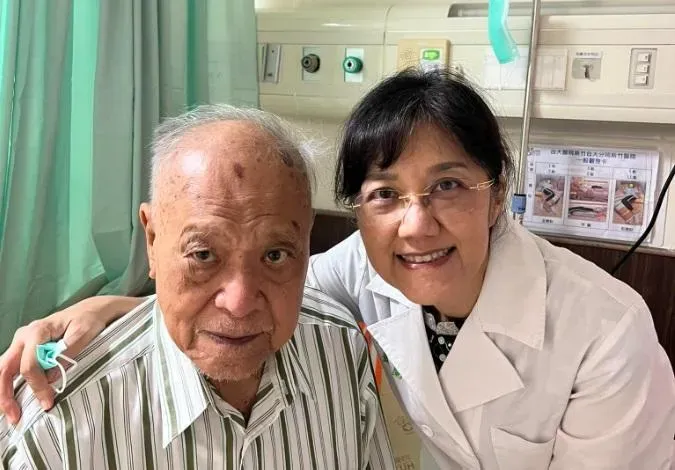 哽咽還原柯文哲探望柯爸過程　柯美蘭：捨不得放手