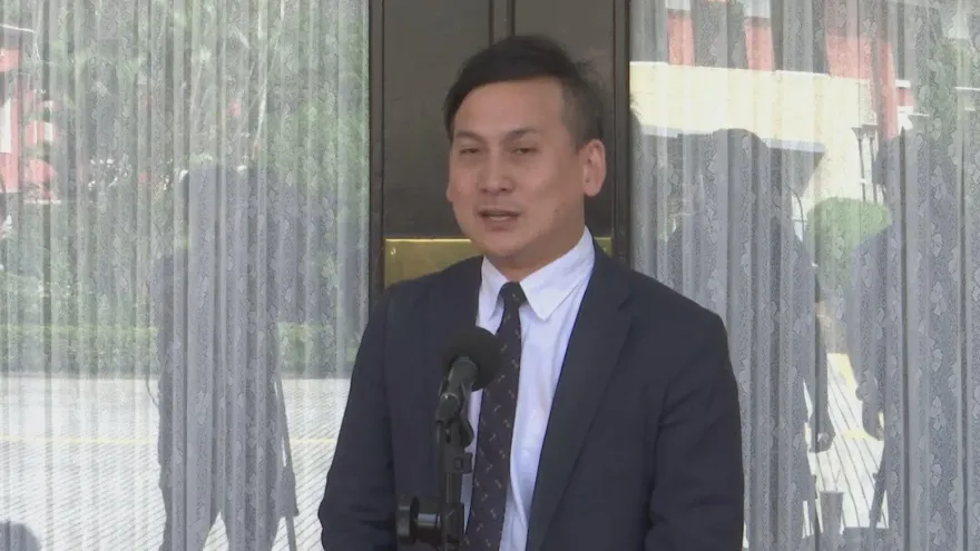 諷許智傑惱怒崩潰！被造謠「笑58歲的人老」　葉元之：根本不知他幾歲