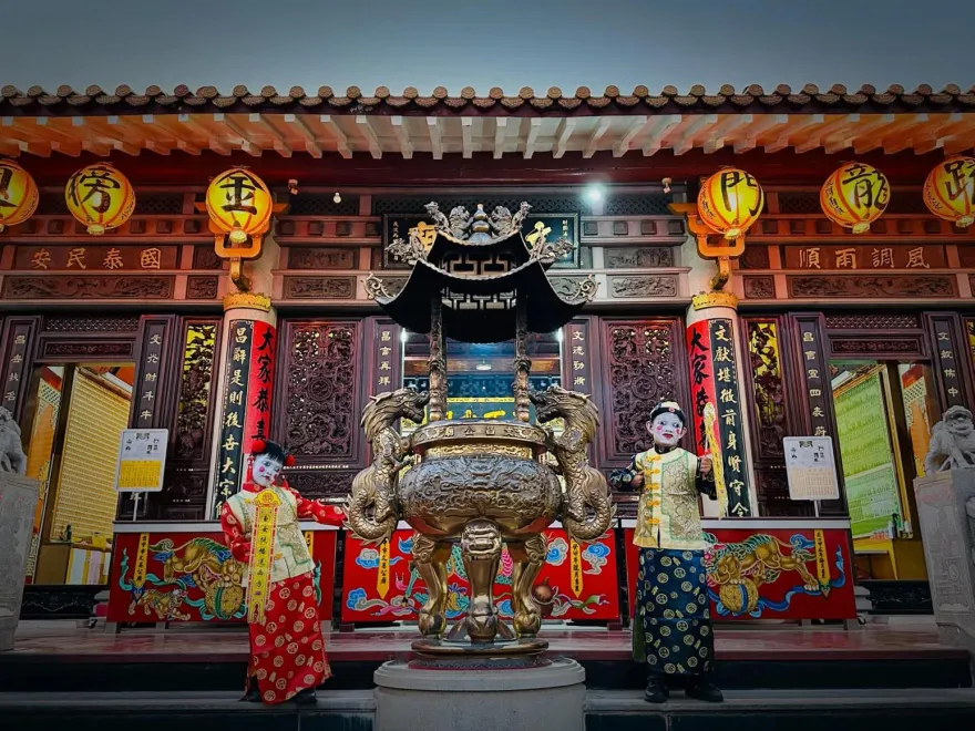 萬聖節無下限？孩扮「金童玉女」闖媽祖廟　廖大乙：未來將受靈界干擾