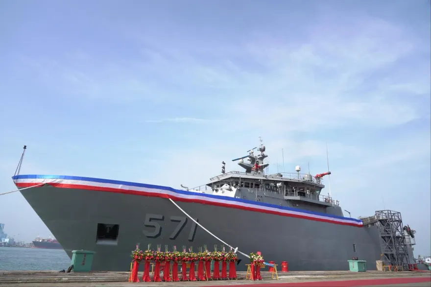 國軍春節加強戰備　直擊海軍最新大武號救難艦